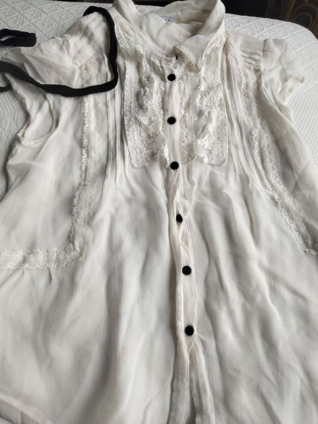 Neopreno corto y camisa manga corta y puntillas