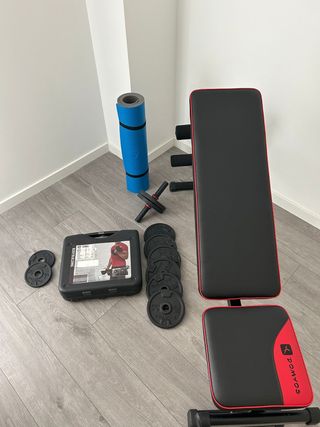 Banco musculación y pesas