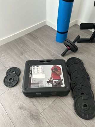 Banco musculación y pesas