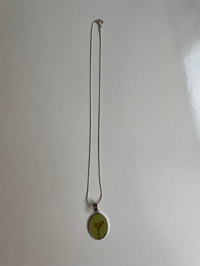 Colgante con flor
