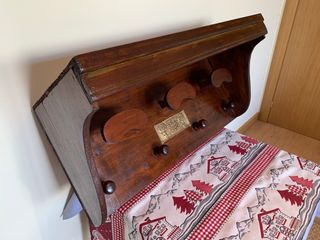 Perchero de madera antiguo