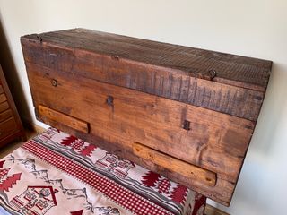 Perchero de madera antiguo