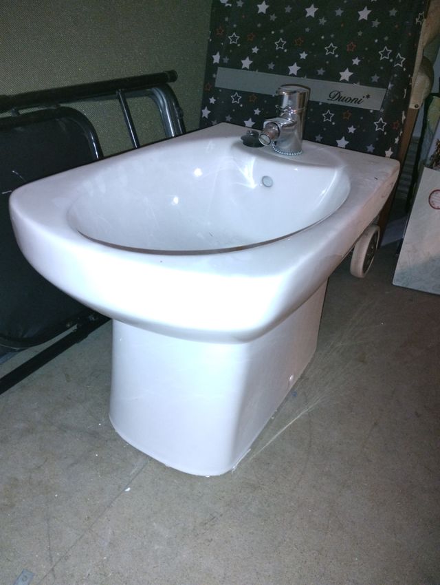 SE VENDE BIDÉ ROCA CON GRIFO