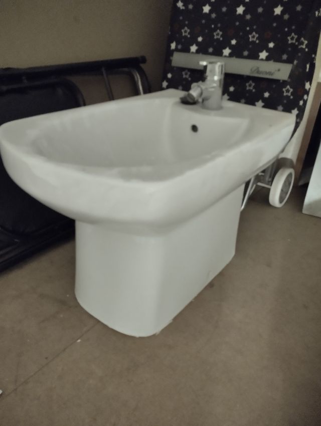 SE VENDE BIDÉ ROCA CON GRIFO