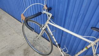 bicicleta retro carretera antigua