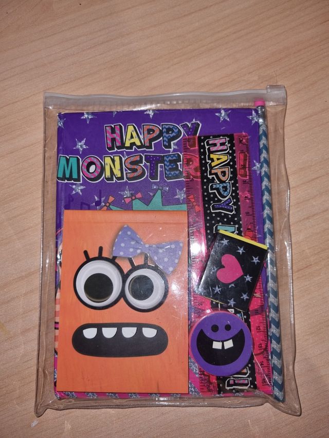 Set papelería monstruos