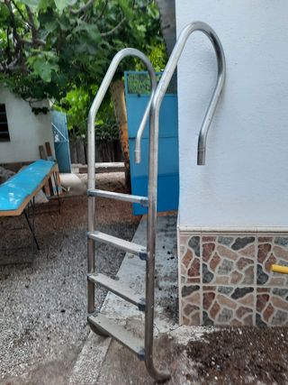 escalera de piscina