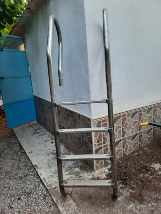 escalera de piscina