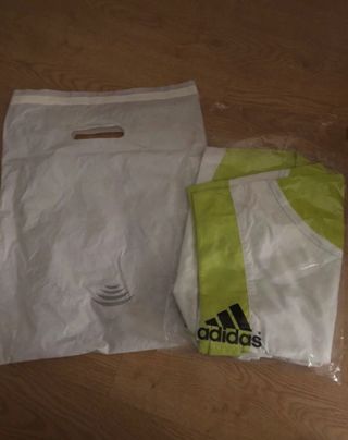 Bañador marca Adidas, nuevo, con etiqueta y bolsa!