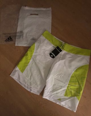 Bañador marca Adidas, nuevo, con etiqueta y bolsa!