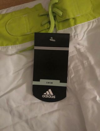Bañador marca Adidas, nuevo, con etiqueta y bolsa!