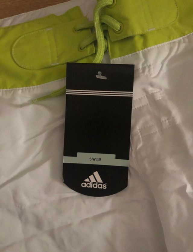 Bañador marca Adidas, nuevo, con etiqueta y bolsa!