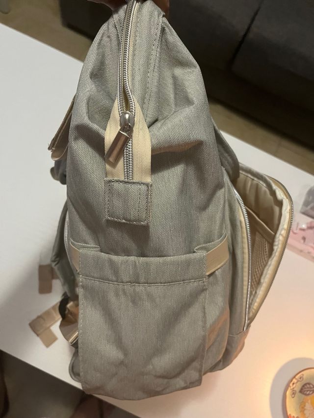 Mochila Pañalera kikkaboo y cambiador