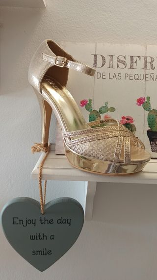 Zapatos de fiesta dorados a estrenar talla 38