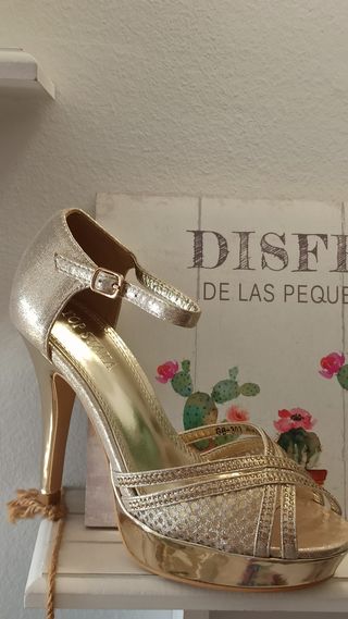 Zapatos de fiesta dorados a estrenar talla 38