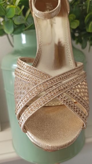 Zapatos de fiesta dorados a estrenar talla 38