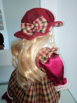 Muñeca de porcelana 38cm.de alta