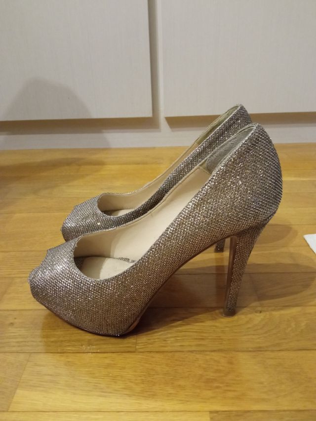 Zapatos de tacón dorados,perfecto estado