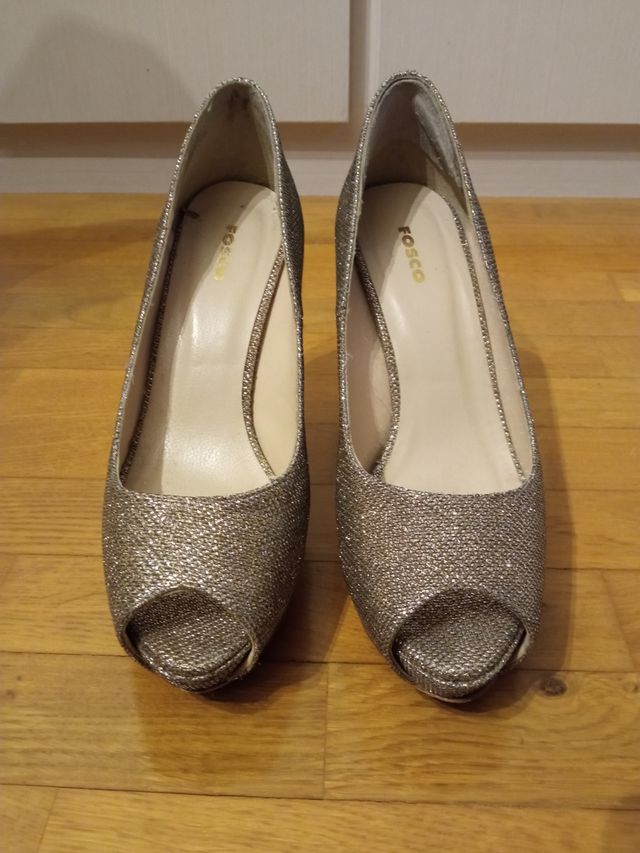Zapatos de tacón dorados,perfecto estado