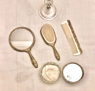 Juego tocador espejo cepillo peine chapado plata