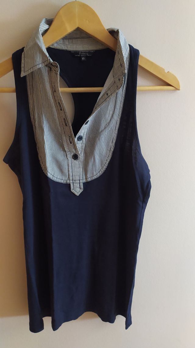 camiseta sin mangas cuello camisa azul