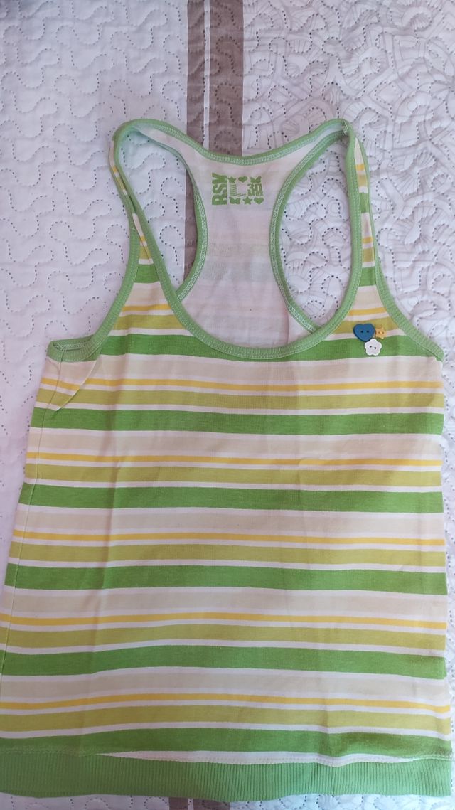 camiseta tirantes rayas verdes, amarillas y blanca