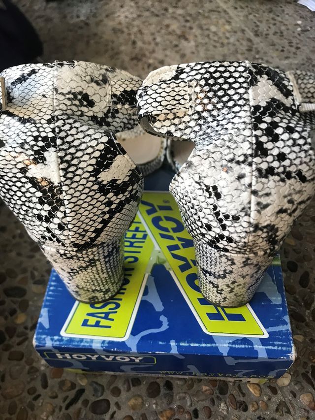 Sandalias tipo piel de serpiente talla 40