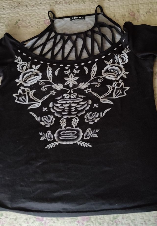 maglia donna con spalle scoperte