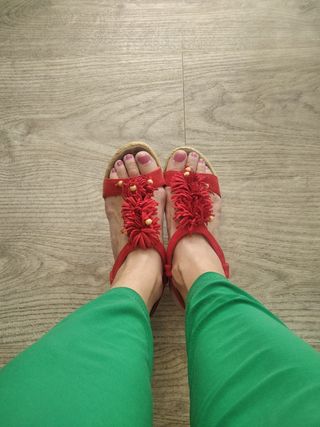SANDALIAS CUÑA, n. 37 en rojas de ante