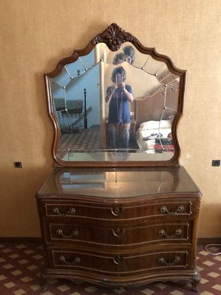 Antiguo tocador con espejo