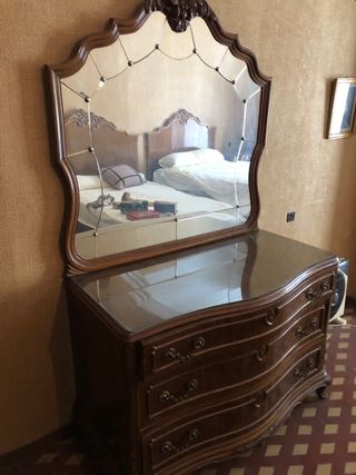 Antiguo tocador con espejo