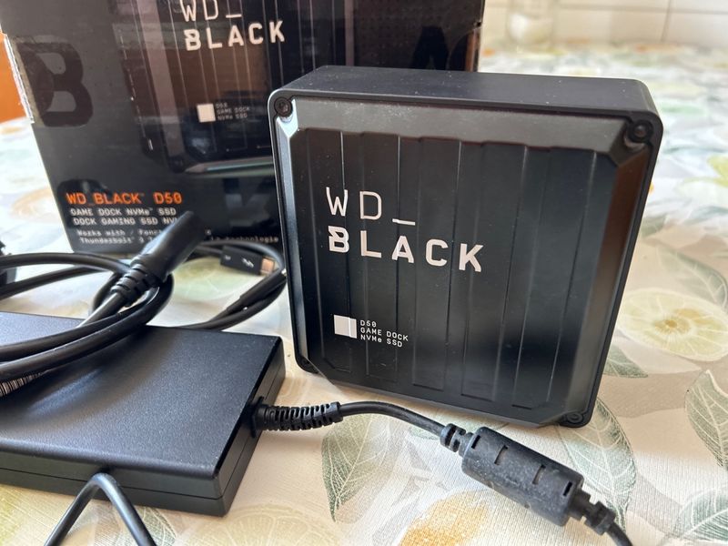 WD BLACK D50 Game Dock con NVMe SSD 2TB