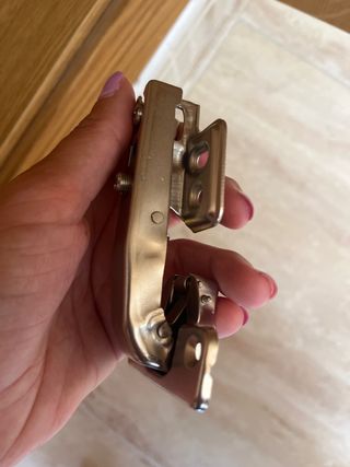 Bisagra cierre automático