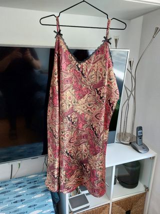 Camisón corto.  