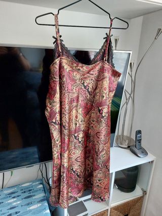 Camisón corto.  