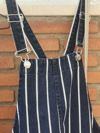 Lote de 3 petos, pantalón y Faldas vaqueras 15€