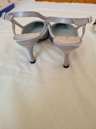 Zapatos fiesta gris de raso Talla 35