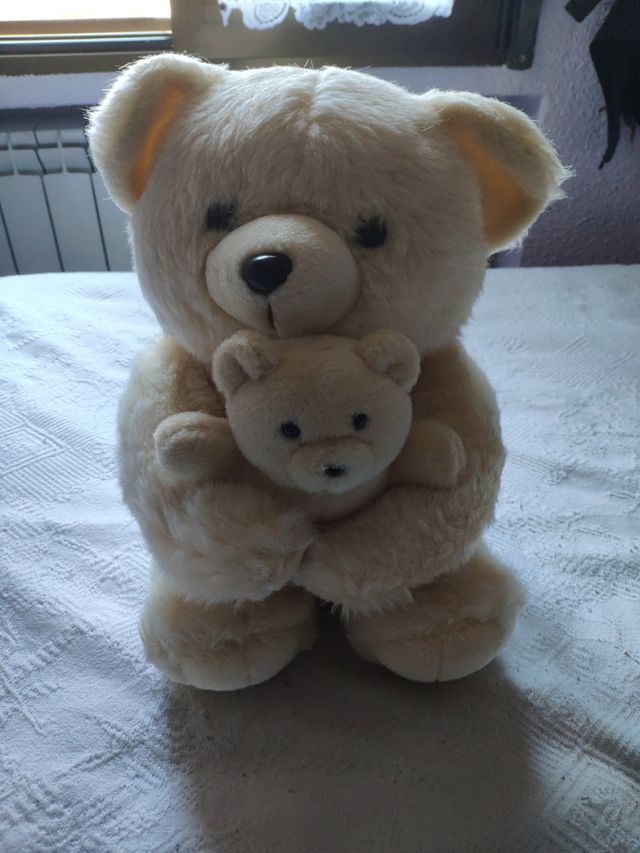 Mamá osa con osito.