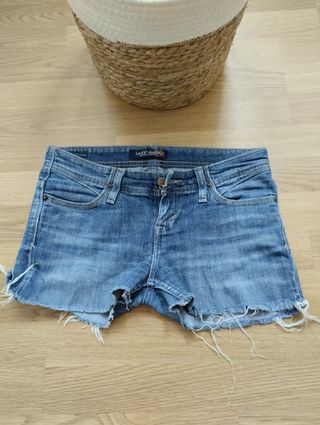 short Levis talla S