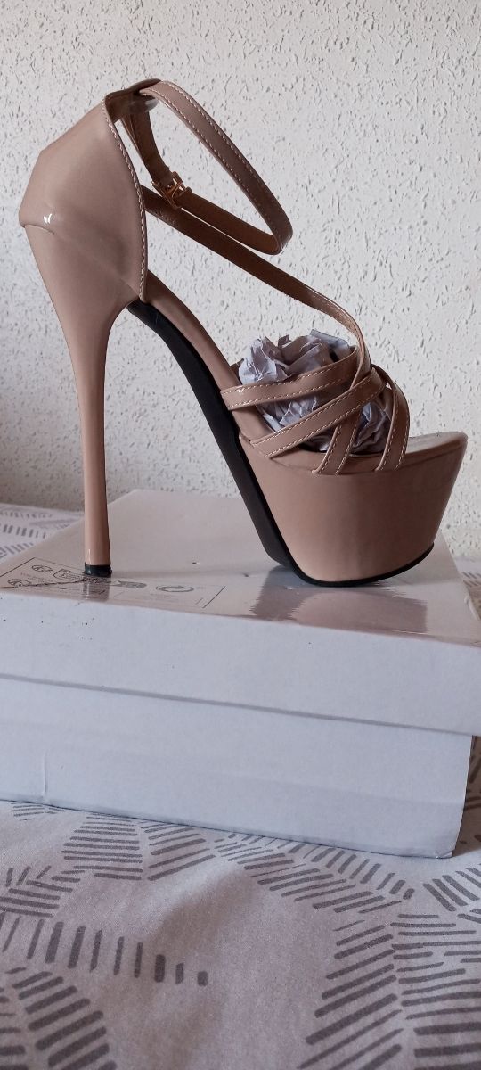 SANDALIAS PLATAFORMA CON TACON FINO