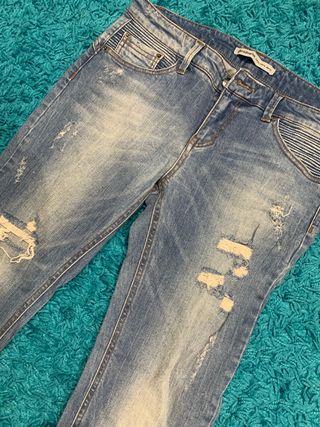 Pantalón vaquero rotos