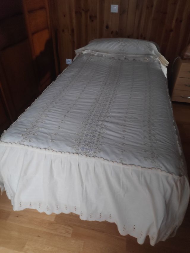 colcha  bordada cama de 90