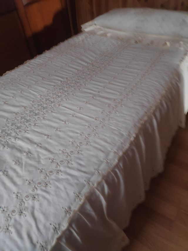 colcha  bordada cama de 90
