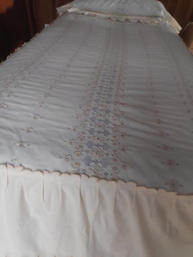 colcha  bordada cama de 90