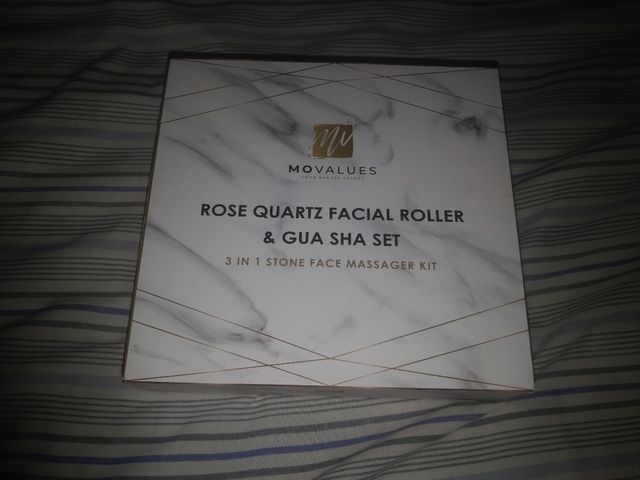 Rullo facciale al quarzo rosa e set Gua Sha