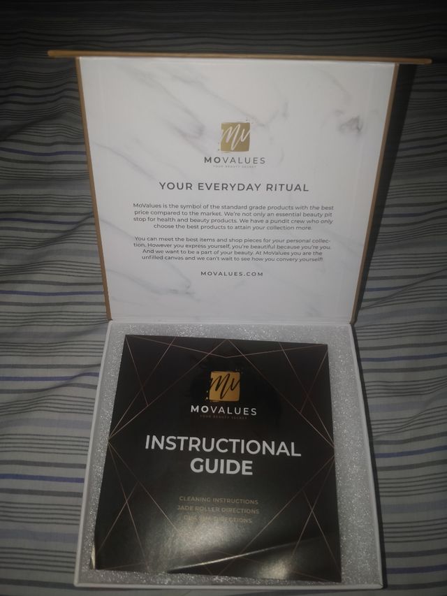 Rullo facciale al quarzo rosa e set Gua Sha