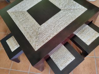 Mesa de centro con butacas