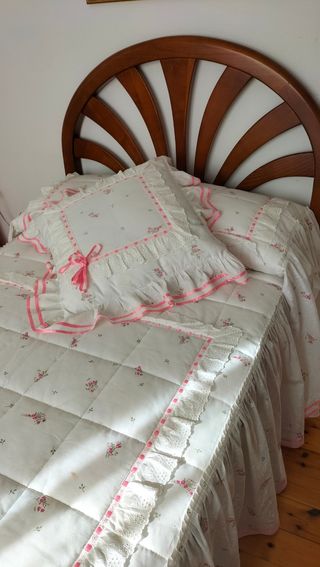Cabecero de cama y edredon