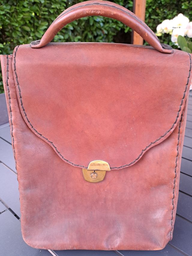 cartella in cuoio lavorata a mano