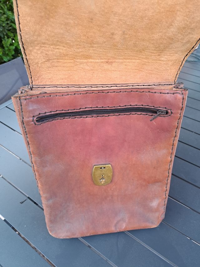 cartella in cuoio lavorata a mano